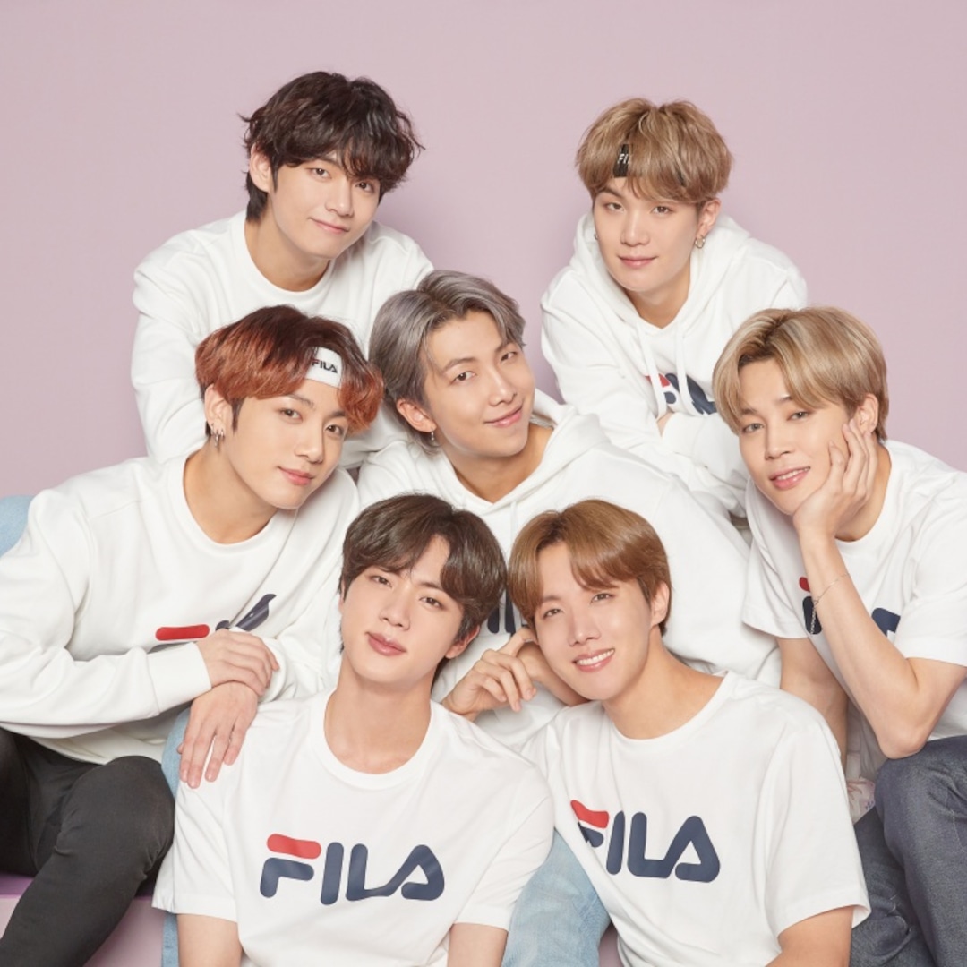 Jungkook presenteia de forma especial outro integrante do BTS E! Online Brasil Jungkook presenteia de forma especial outro integrante do BTS E! Online Brasil